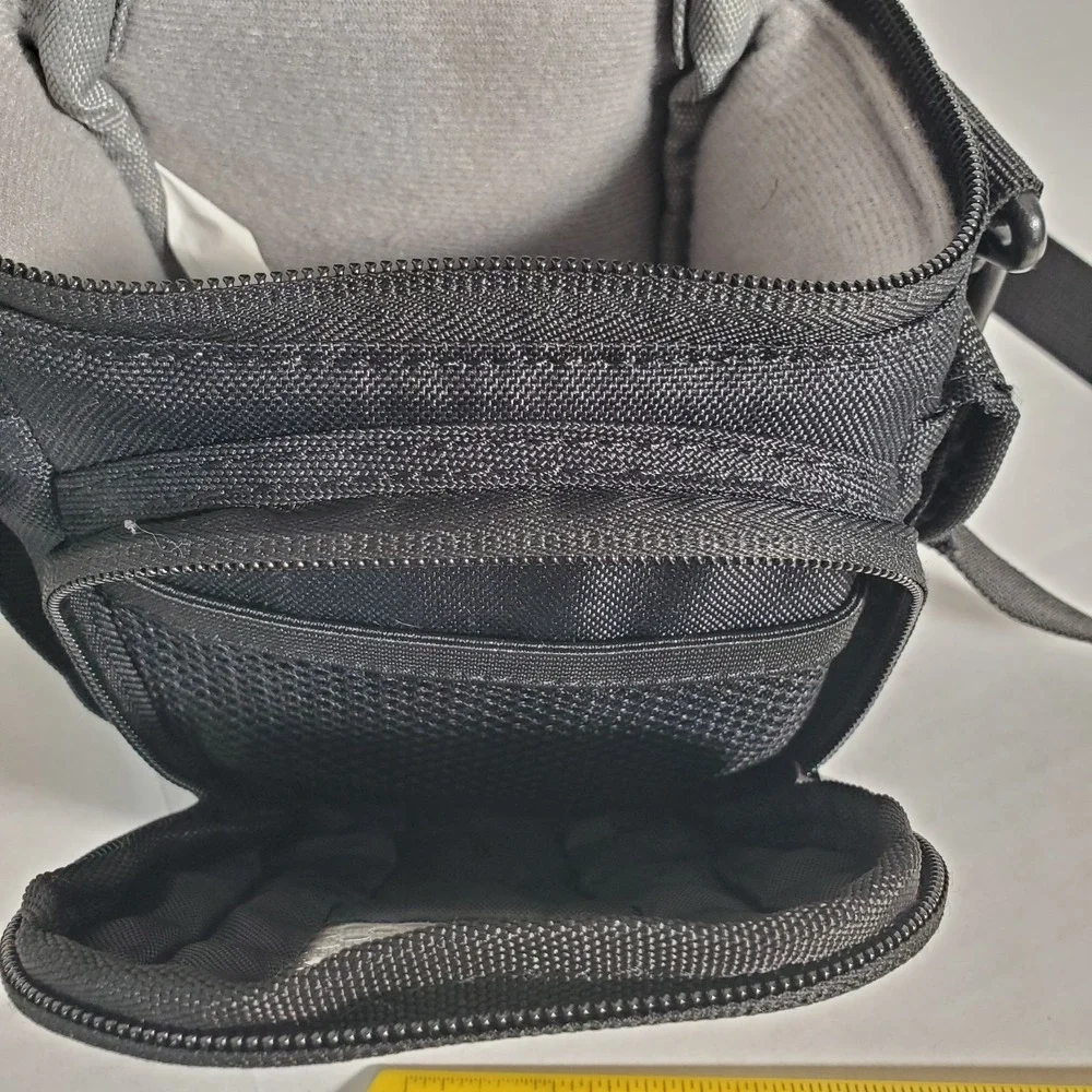 HEAVY DUTY PADDED LOWEPRO EDIT-100 CAMERA BAG -‎ BLACK - With Shoulder Strap LN